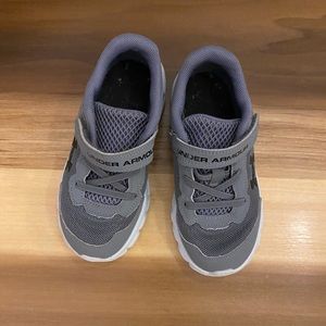 Under Armour toddler size 9 athletic shoes